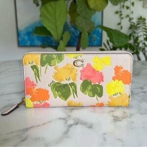 NWT Coach Accordion Zip Wallet With Floral Print CC492 Brass Multi Leather